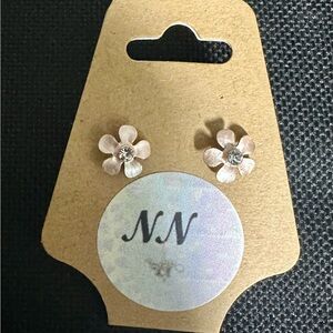 Dainty Pink Sparkling Flower Earrings. Video L👀K!